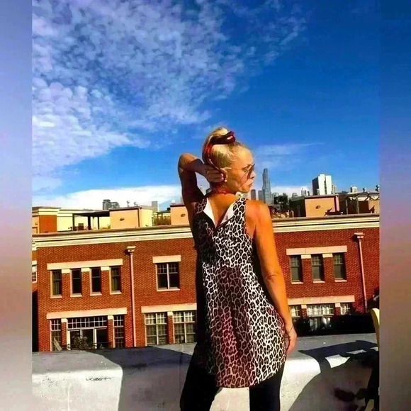 Elizabeth and James Everly Leopard Hi-Low Sleeveless Top small - Picture 5 of 6